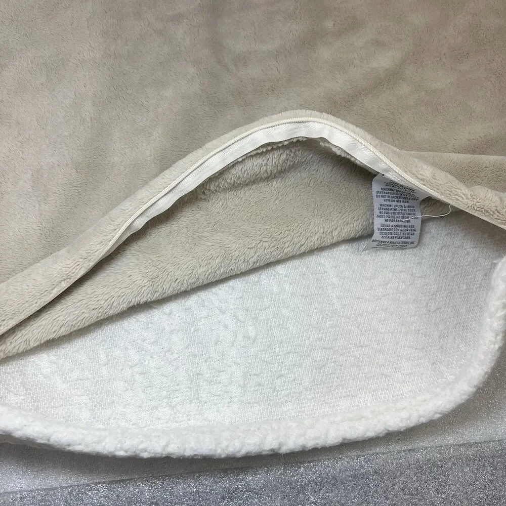 UGG Beige Plush Sherpa Standard Pillow Sham Cover Soft Cozy Zip Closure Full/Que